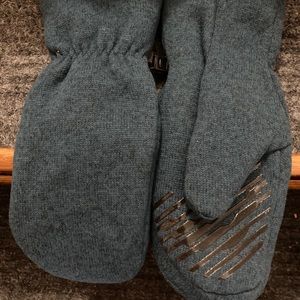 MEC women’s knit fleece mittens, size medium.